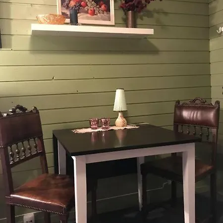 Charming With Private Patio Lägenhet