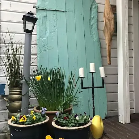 Charming With Private Patio *